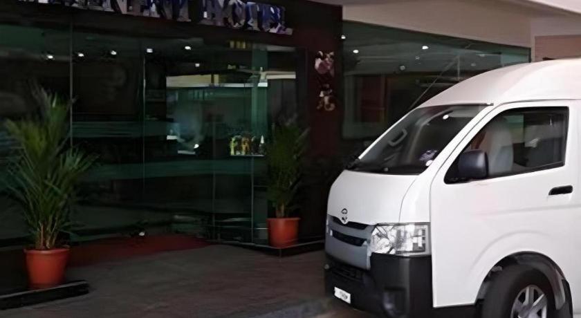 Eminent Hotel Kota Kinabalu Exterior foto