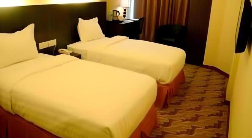 Eminent Hotel Kota Kinabalu Exterior foto